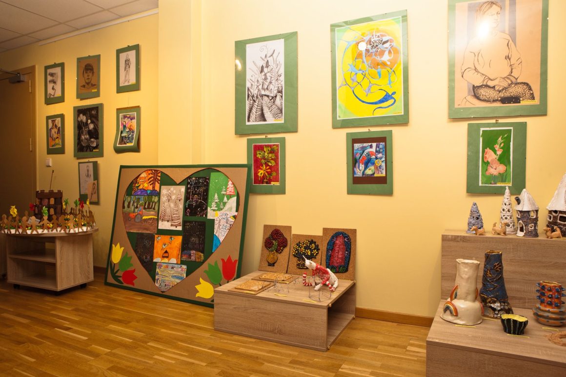 Radviliškio dailės mokyklos Baisogalos klasių mokinių 1-ojo pusmečio darbų parodos atidarymas