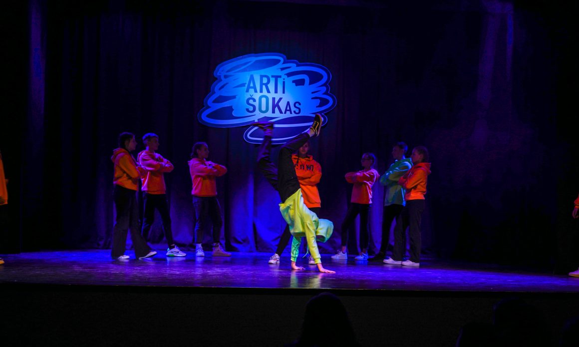 Įvairių šokių stilių grupė „TRIPP TRAPP“ (15-16 m.)