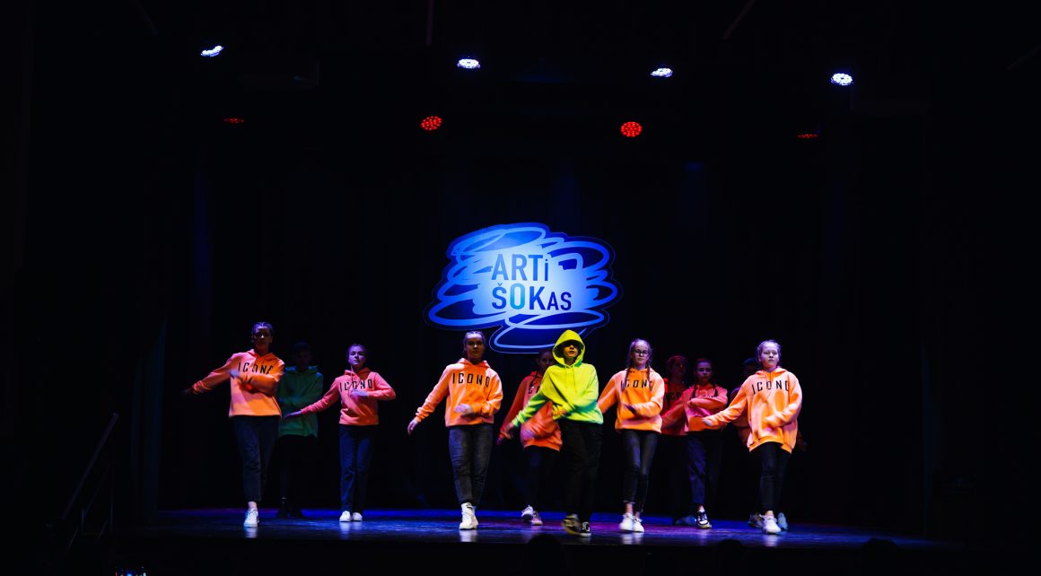 Įvairių šokių stilių grupė „TRIPP TRAPP“ (15-16 m.)