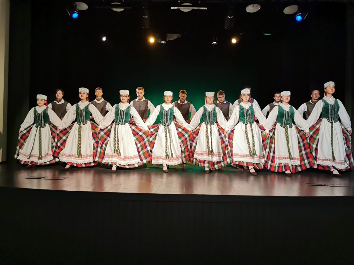 Liaudiškų šokių grupė „Žolynėlis“ (jaunimas 16-20 m.)