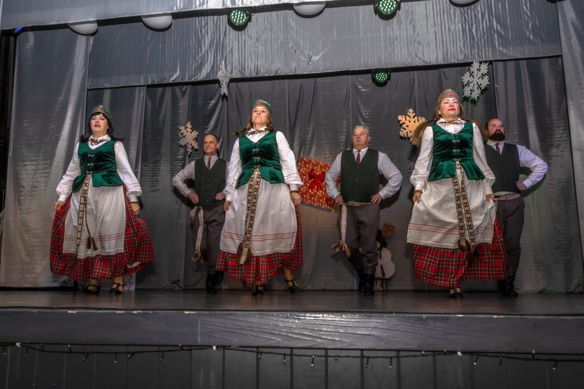 Teatralizuotas mėgėjų meno koncertas „Paslaptinga dovana“ Baisogaloje