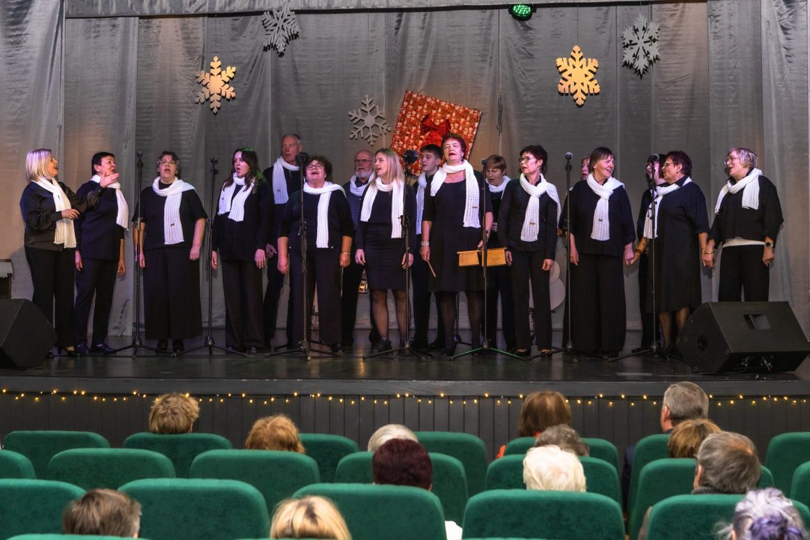 Teatralizuotas mėgėjų meno koncertas „Paslaptinga dovana“ Baisogaloje