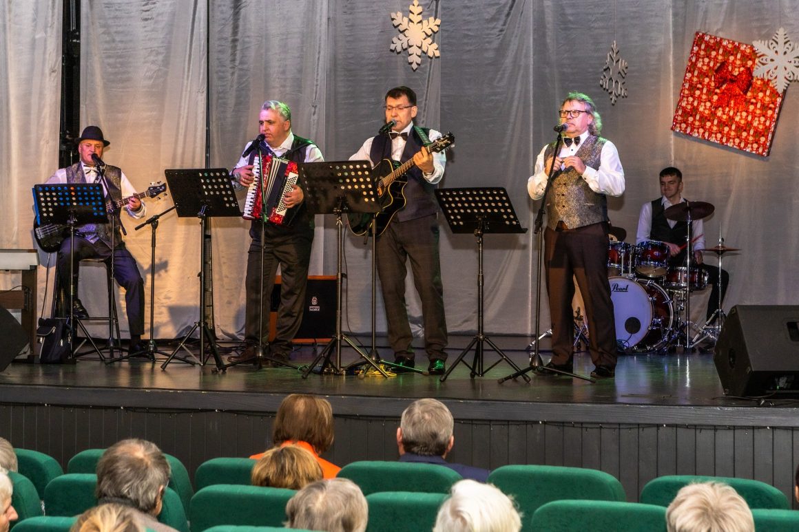 Teatralizuotas mėgėjų meno koncertas „Paslaptinga dovana“ Baisogaloje