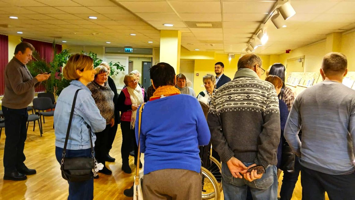 Baisogalos kultūros centre atidaryta Vidos Stankevičiūtės atviručių paroda „Drąsos atvirutės“