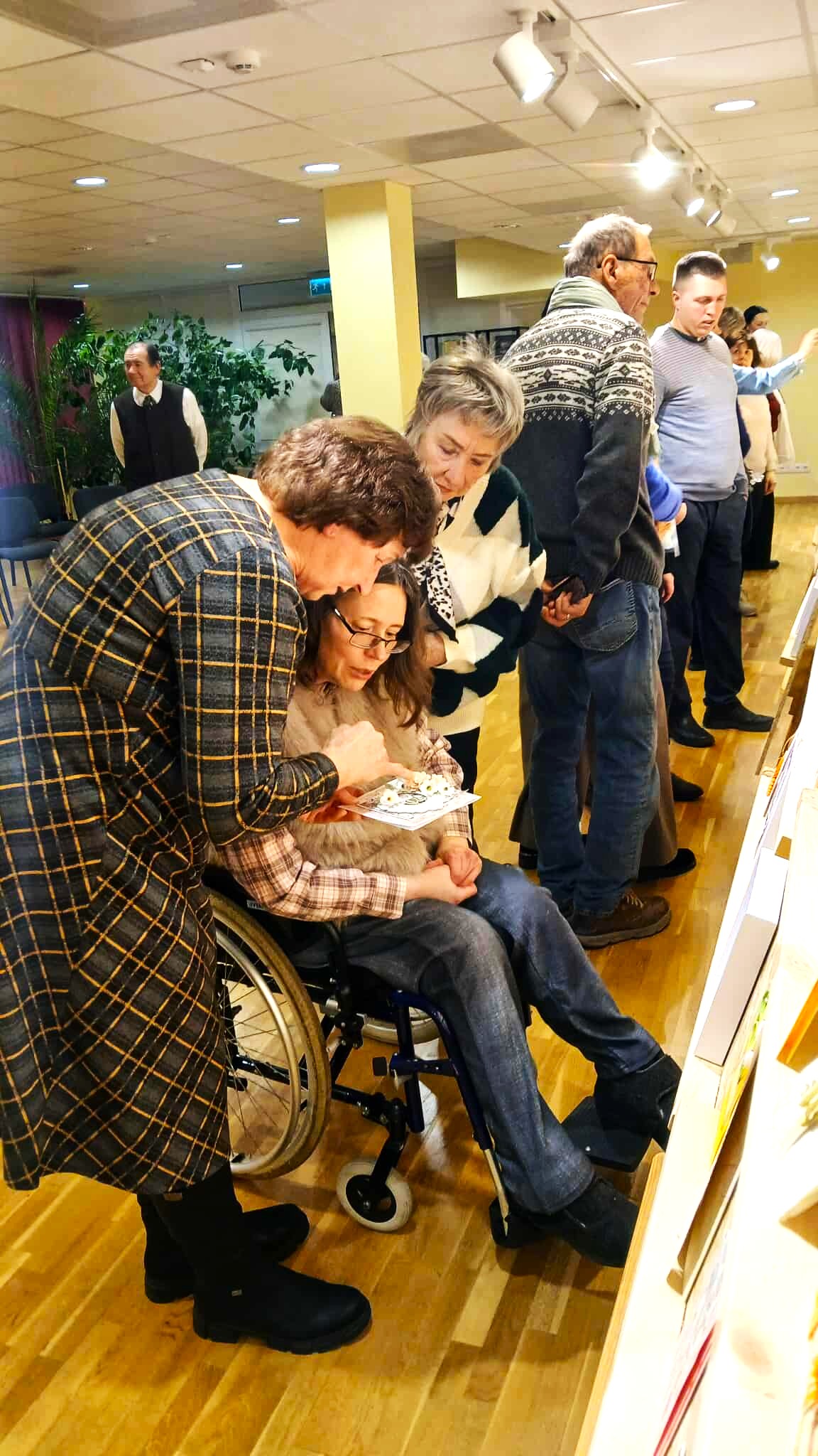 Baisogalos kultūros centre atidaryta Vidos Stankevičiūtės atviručių paroda „Drąsos atvirutės“