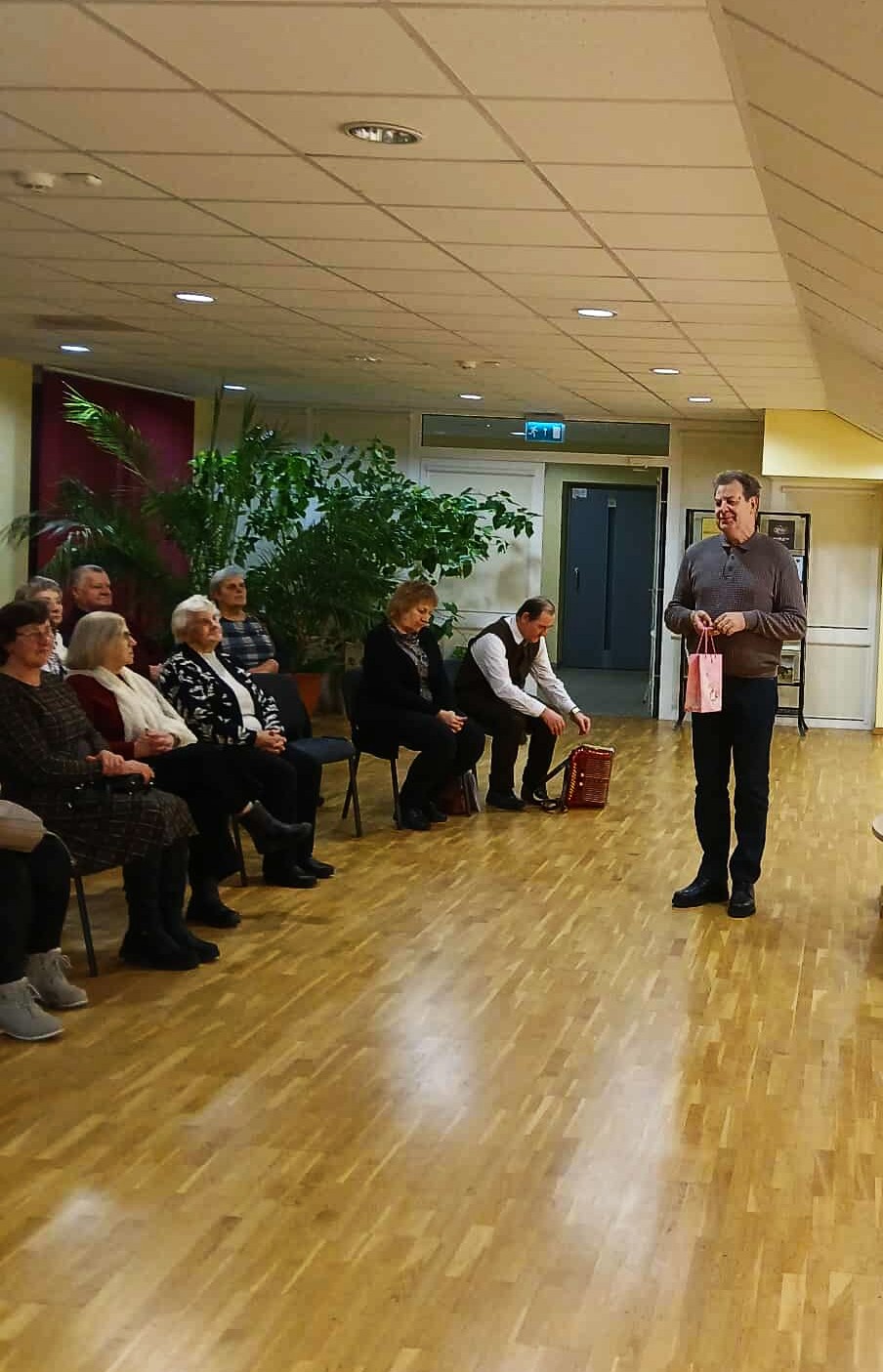 Baisogalos kultūros centre atidaryta Vidos Stankevičiūtės atviručių paroda „Drąsos atvirutės“