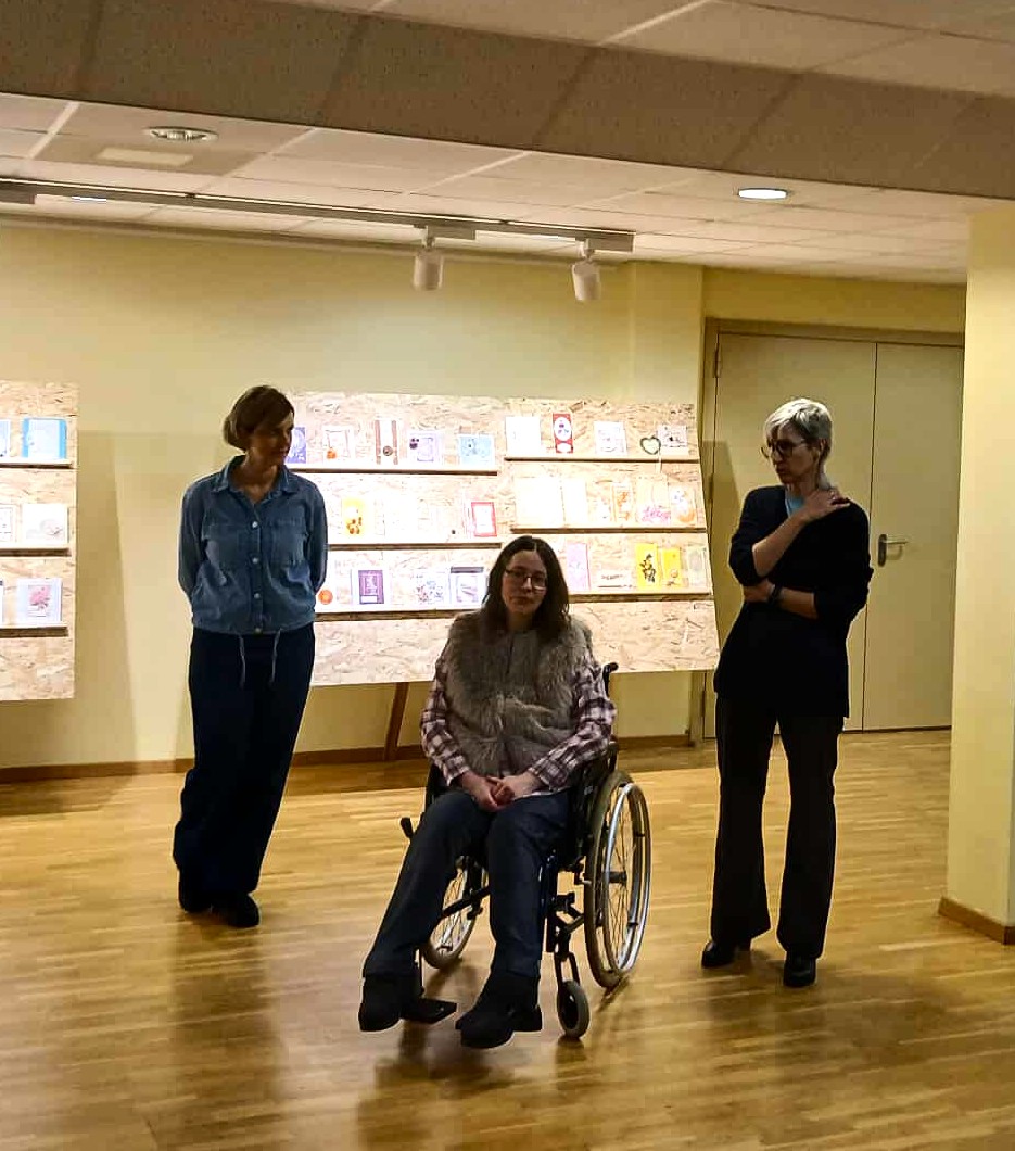 Baisogalos kultūros centre atidaryta Vidos Stankevičiūtės atviručių paroda „Drąsos atvirutės“