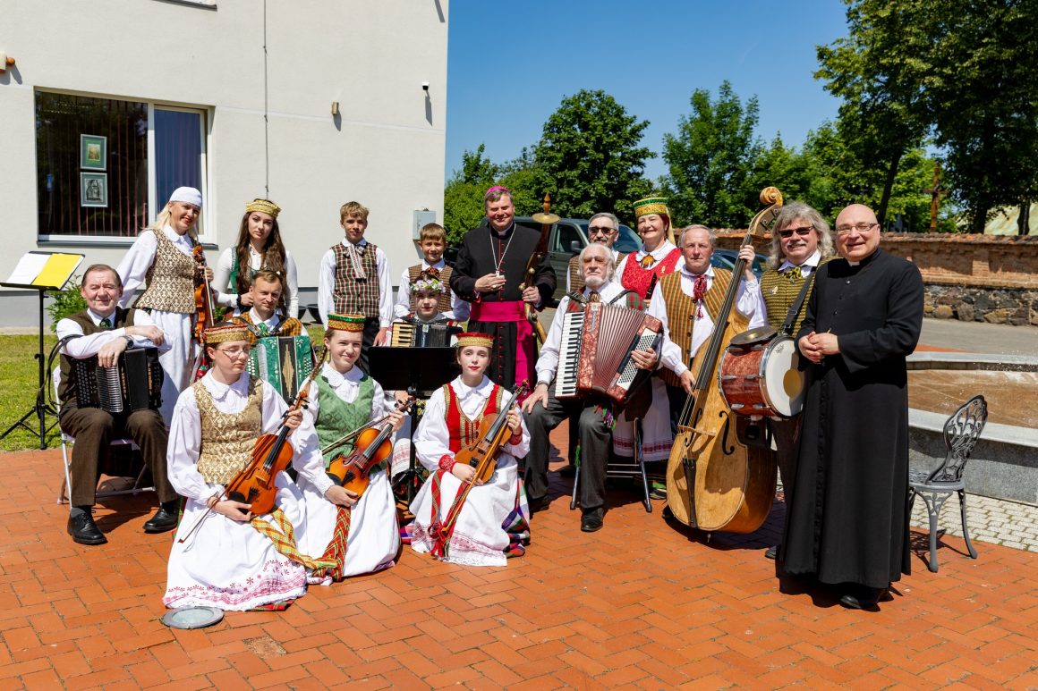 Liaudies kaimo kapela „Žvangulis“