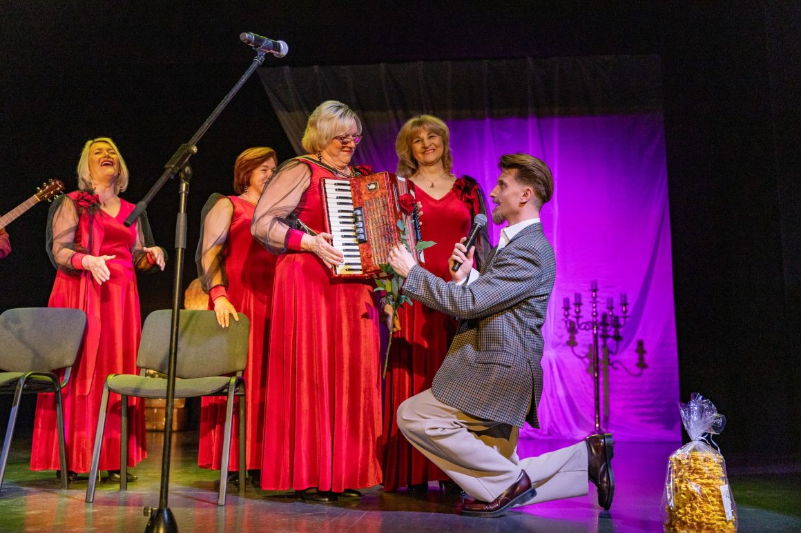 Tradicinė romansų šventė „Nebegrįšiu laukų takeliu…“ sušildė klausytojų širdis Baisogaloje