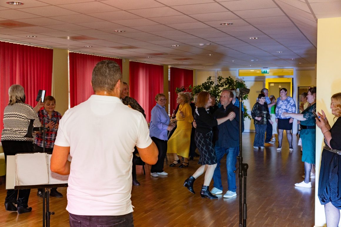 Kai muzika kviečia – vakaras, sujungęs bendrystę, džiaugsmą ir šokį