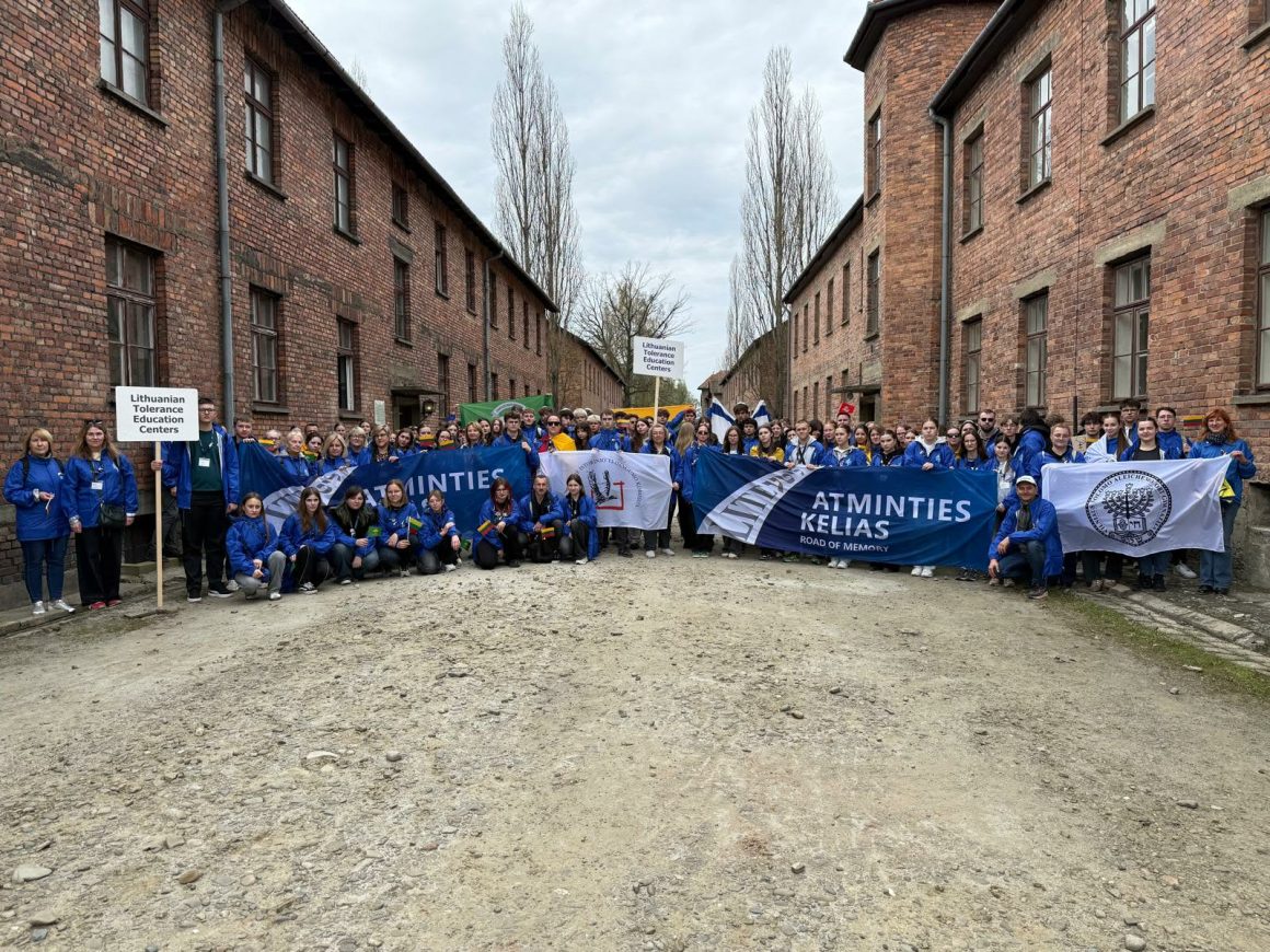 Kelionė į atmintį, istoriją ir atsakomybę