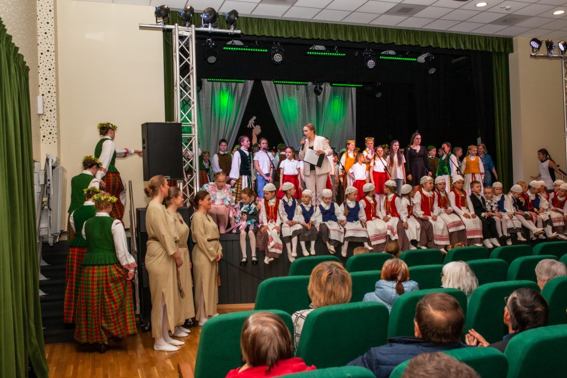 Baisogalos kultūros centre vyko jaukus ir šiltas Mamyčių dienos koncertas.