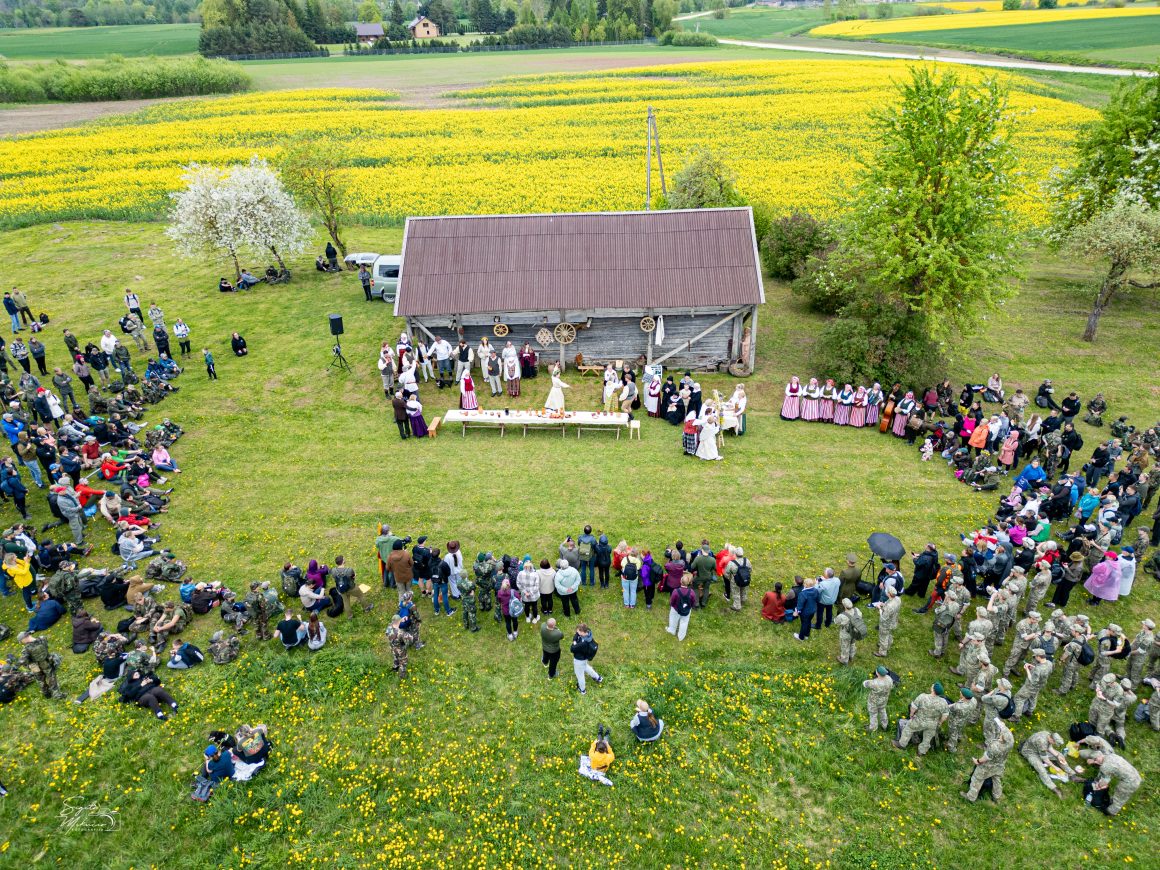 Minaičiuose nuaidėjo pirmasis istorinės atminties ir meno festivalis „Sutemų karžygiai“.